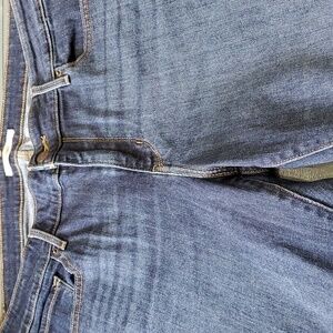 Levi's mens jeans. No size tag.‎ 38" waist 26" inseam. Good used condition.
